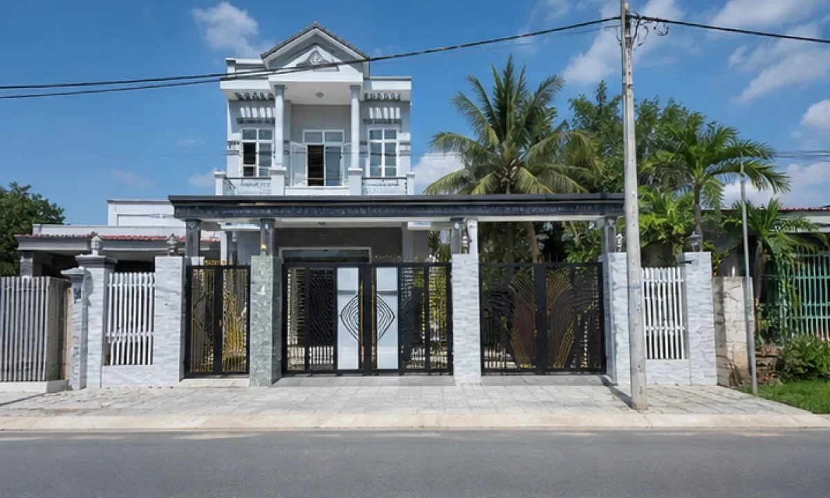 Bán nhà phố mặt tiền Phường Kiến Tường, Kiến Tường