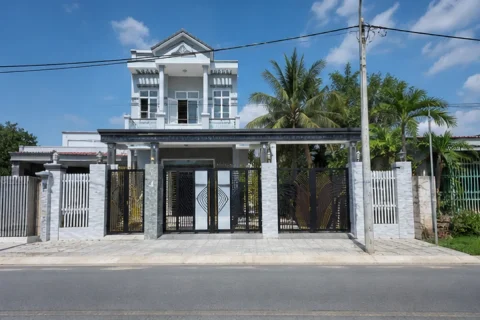 Bán nhà phố mặt tiền Phường Kiến Tường, Kiến Tường