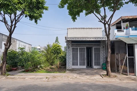 Cho thuê nhà phố mặt tiền Xã Đức Huệ, Đức Huệ